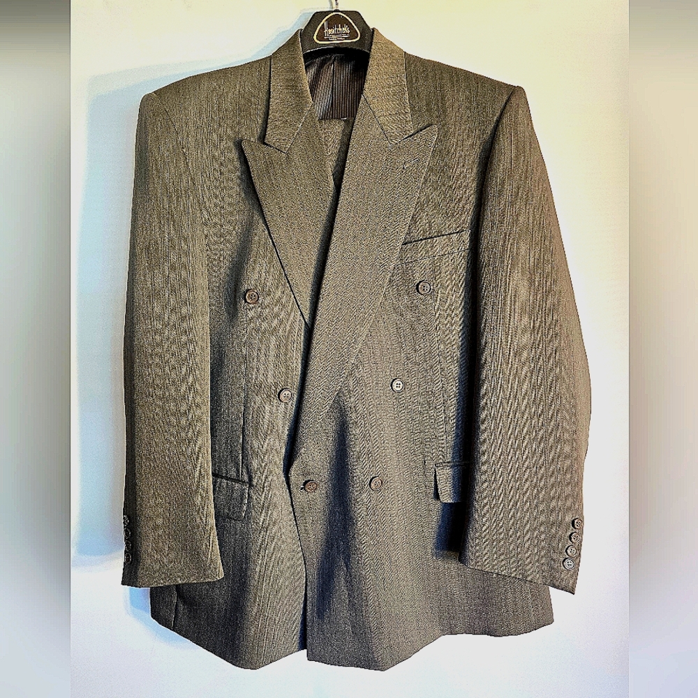CLUB INTERNATIONAL MEN'S OLIVE DB PINSTRIPE SUIT SIZE 48L
